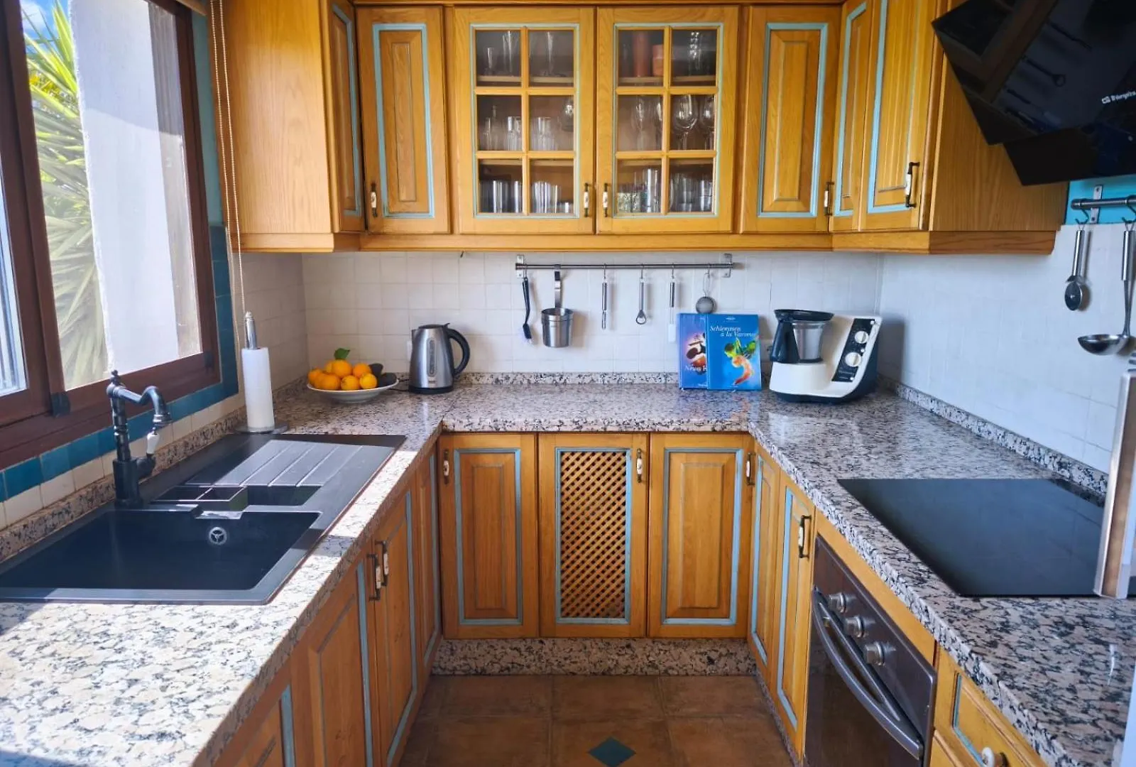 Holiday home Kuenstlerhaus Finca Madreselva Mit Atemberaubenden Weitblick Mit Infinitypool, Kleinen Teichen Und Vielen Sitzplaetzen In Tolox Malaga Im Nationalpark Sierra De Las Nieves, Ideal Fuer Entspannung, Aber Auch Zum Wandern Spain