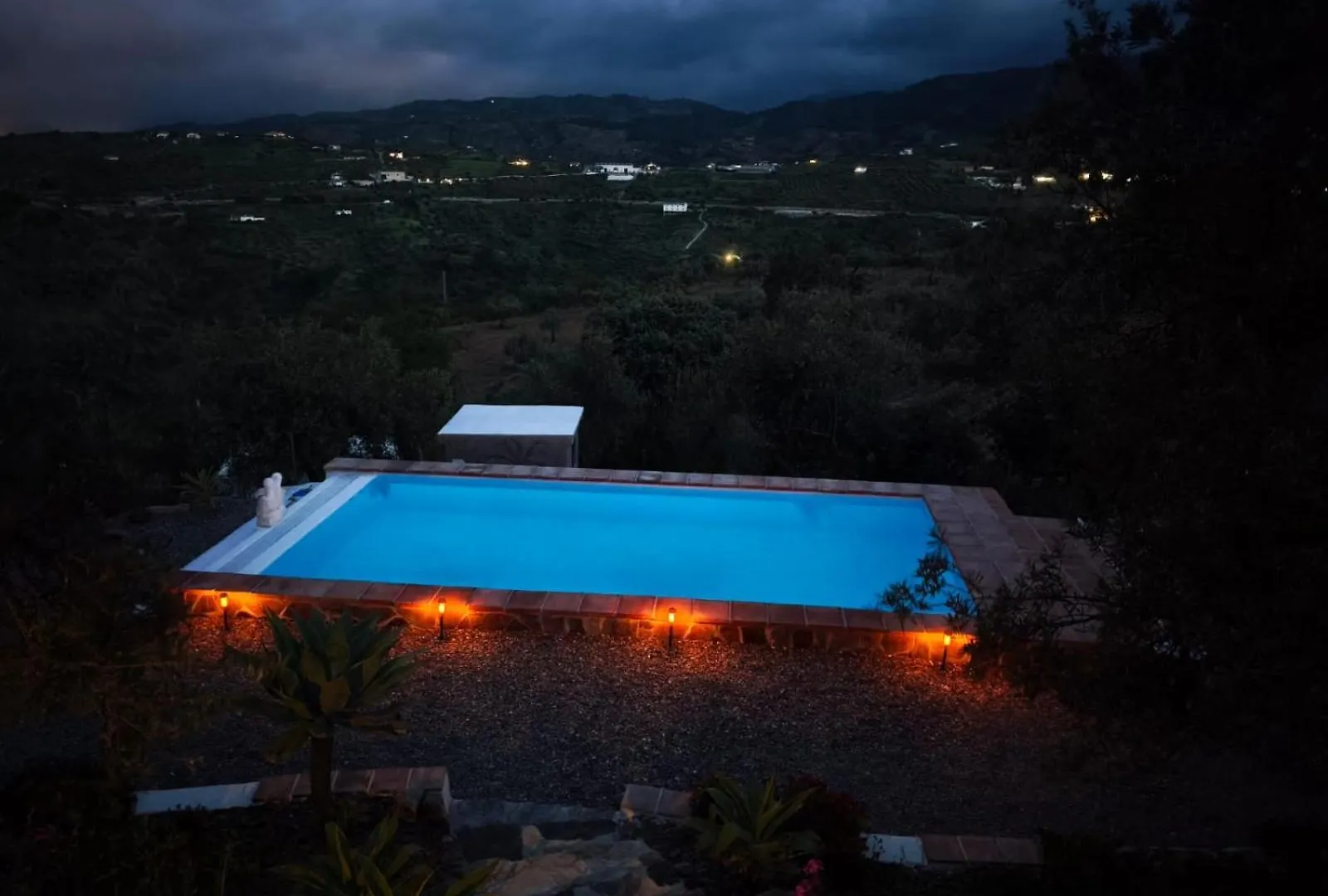 Kuenstlerhaus Finca Madreselva Mit Atemberaubenden Weitblick Mit Infinitypool, Kleinen Teichen Und Vielen Sitzplaetzen In Tolox Malaga Im Nationalpark Sierra De Las Nieves, Ideal Fuer Entspannung, Aber Auch Zum Wandern 0*,  Spain